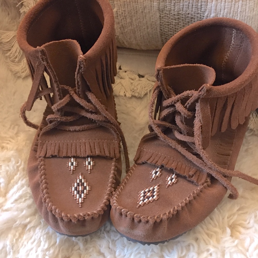 Manitobah Moccasins